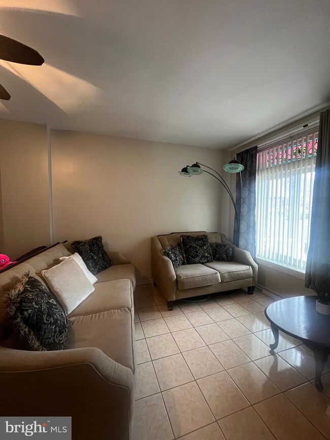 1125 Perry St, Reading, PA 19604 - photo 4