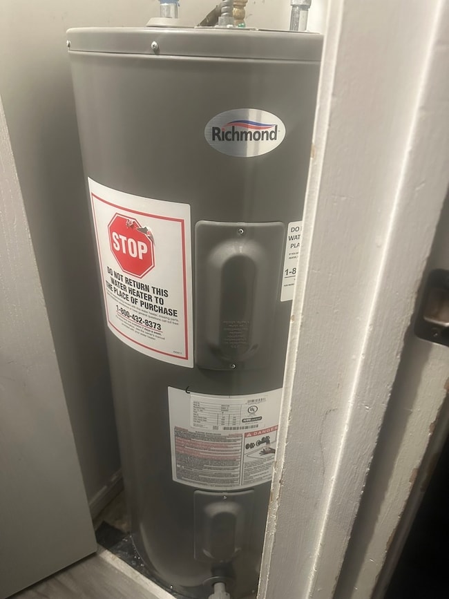 1955 N Hicks Rd unit 105, Palatine, IL 60074 - photo 2