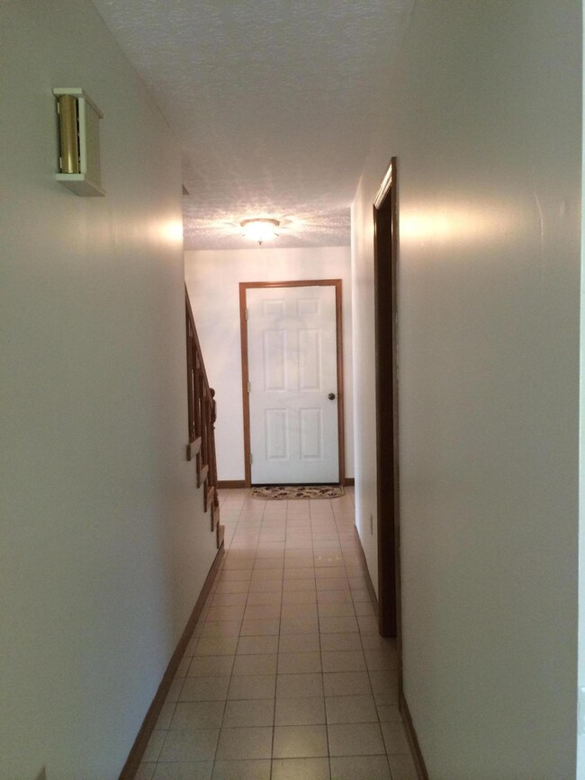Pine_Meadow_Rd_Hall