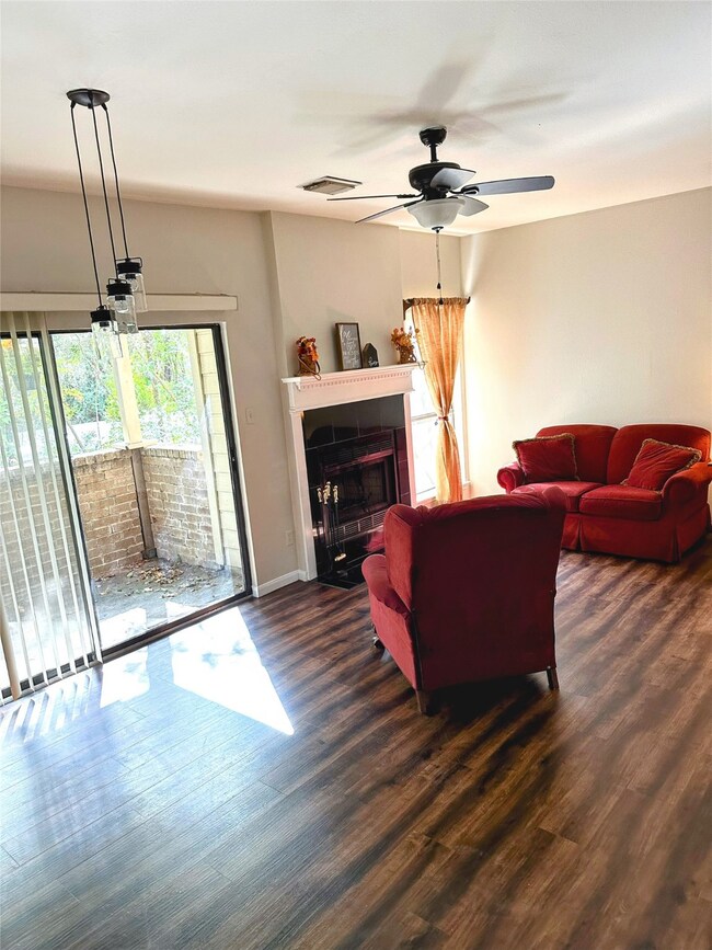 3500 Tangle Brush Dr unit 187, the Woodlands, TX 77381 - photo 4