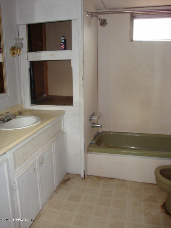 404 Alexander St, Interlachen, FL 32148 - photo 5