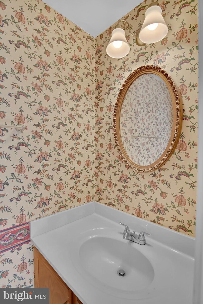 13840 Fount Beattie Ct, Centreville, VA 20121 - photo 6