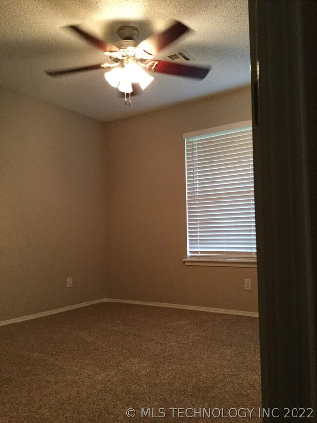 114 S Gray St, Chouteau, OK 74337 - photo 7