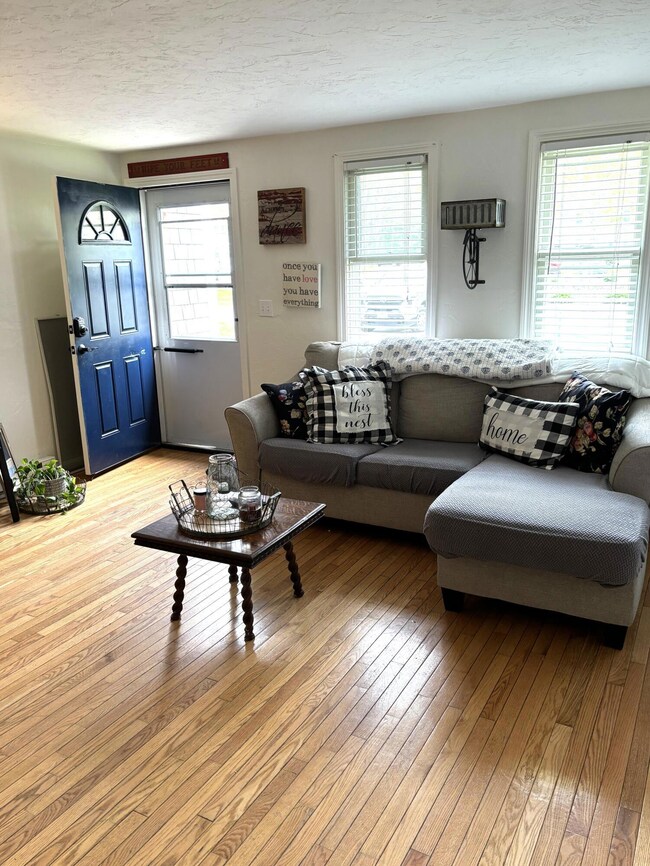 Living room 2-C