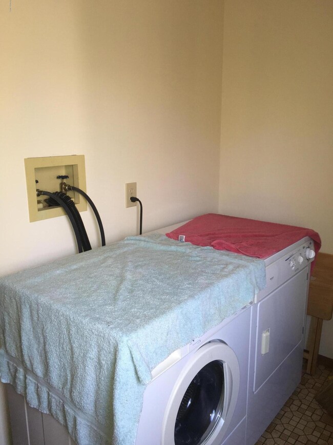 138 Eisenhower Dr, Lords Valley, PA 18428 - photo 6