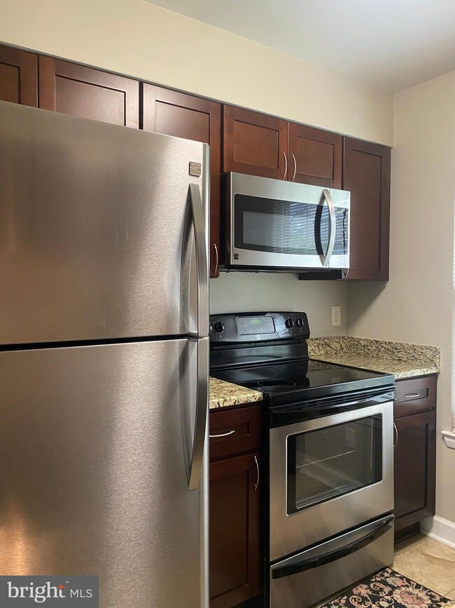 9705 Pleasant Gate Ln, Potomac, MD 20854 - photo 5