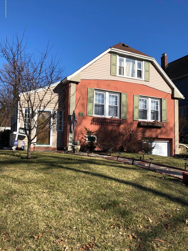 105 Manor Rd, Staten Island, NY 10310 - photo 2