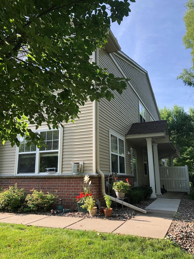 15588 Emerald Dr N unit 8, Hugo, MN 55038 - photo 2