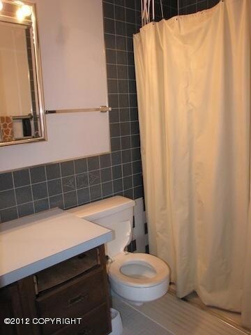 Upstairs Full Bathroom