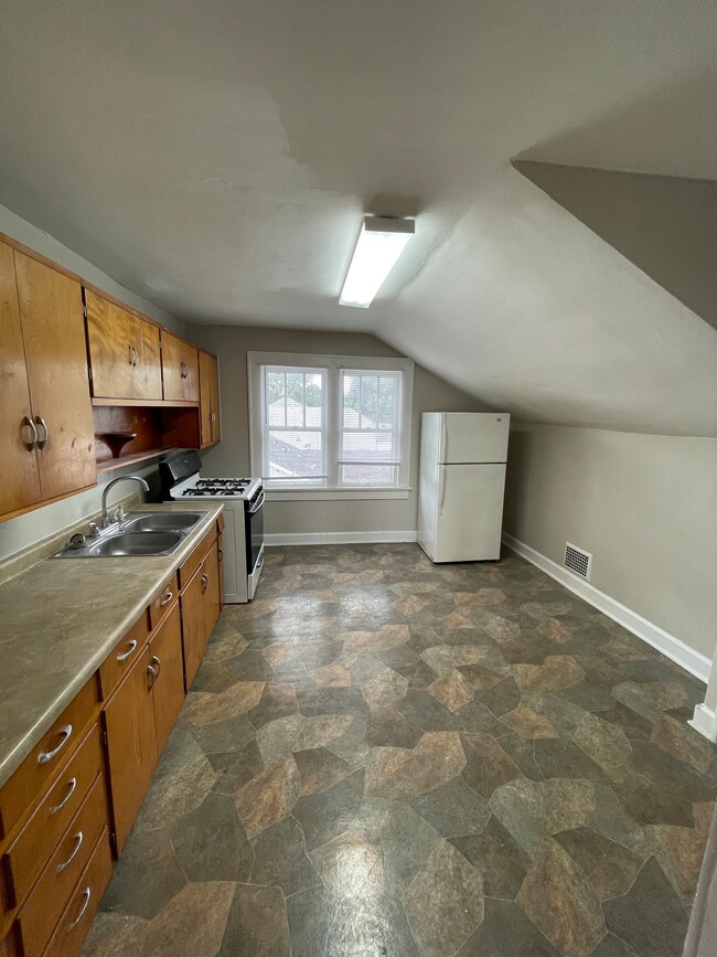 1604 Unit A W 15th St, Anderson, IN 46016 - photo 5