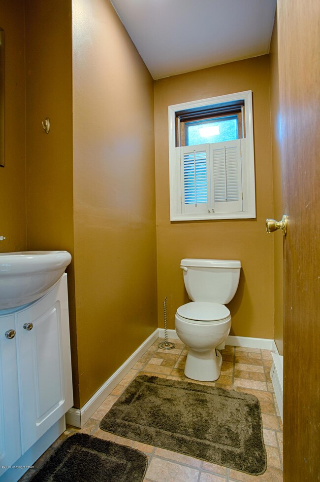 128 Pine Hollow Rd, Saylorsburg, PA 18353 - photo 6