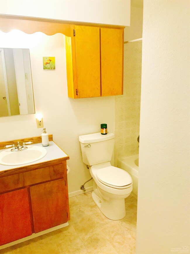 1624 NE Meadow Ln, Bend, OR 97701 - photo 4