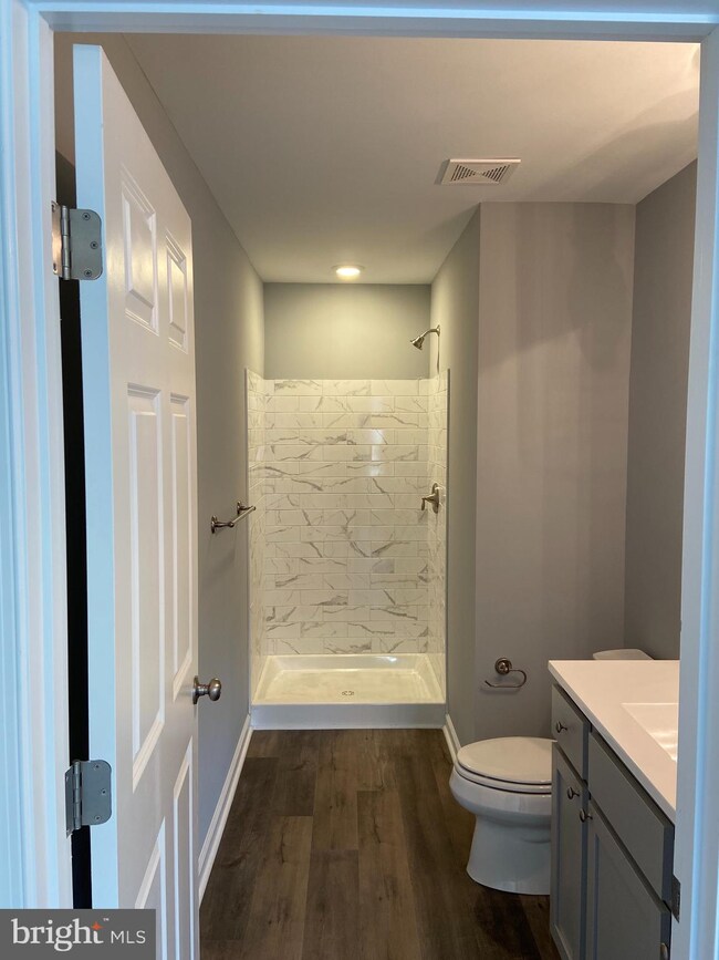 509 Stonewall St, Strasburg, VA 22657 - photo 5