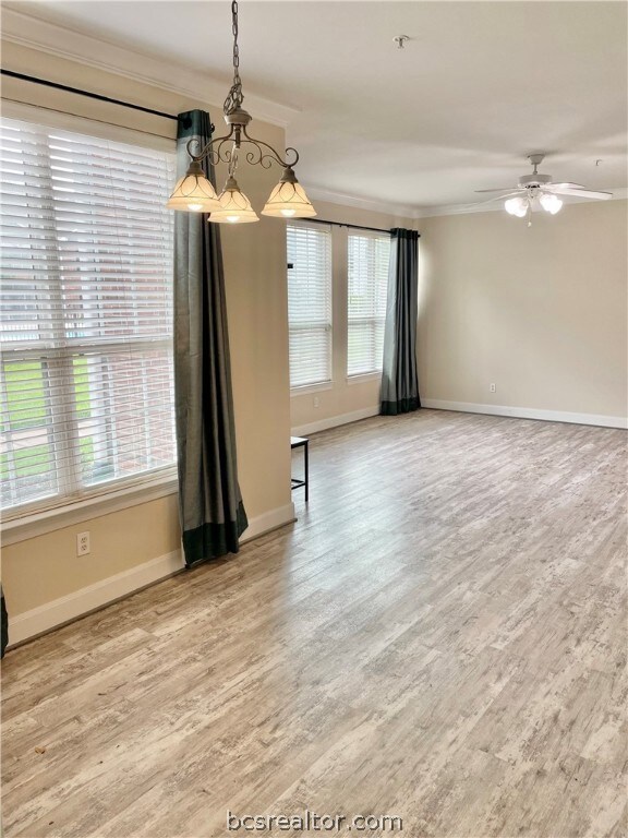 Breakfast area/Living room