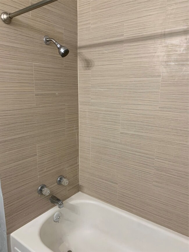 5220 Antha St unit 2, Houston, TX 77016 - photo 5