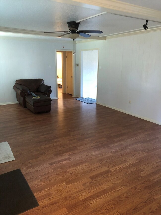 5054 Bayou Vista Dr, Houston, TX 77091 - photo 5