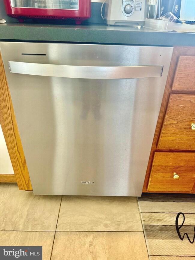 12903 Woodcutter Cir, Germantown, MD 20876 - photo 4