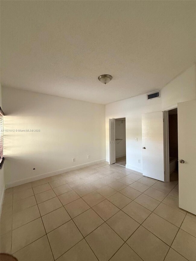 18348 NW 68th Ave unit E, Hialeah, FL 33015 - photo 6