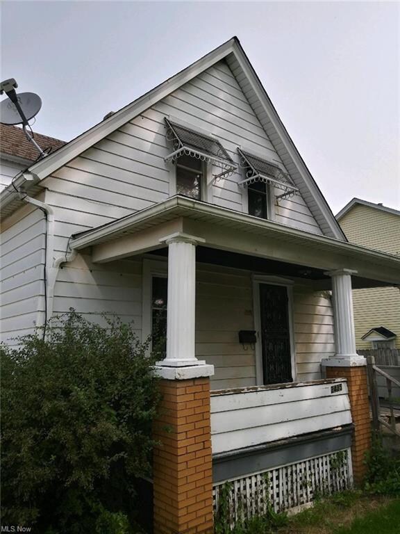 2435 E 33rd St, Lorain, OH 44055 - photo 2