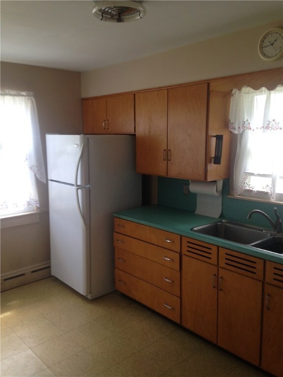 33 Tilden Ave, Warwick, RI 02888 - photo 2