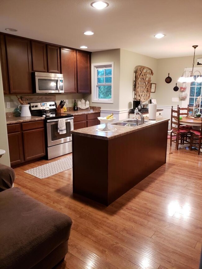 0D9EE4D8-05C5-4782-9F35-45D5D7B814A2