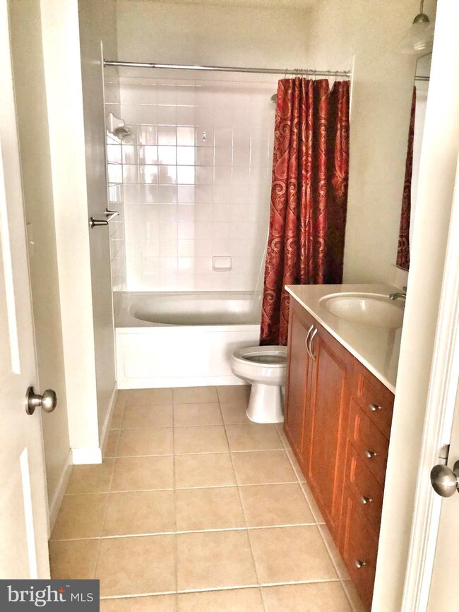 12925 Centre Park Cir unit 301, Herndon, VA 20171 - photo 3