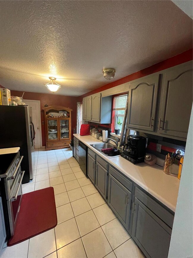 2563 Praise St, Poplar Bluff, MO 63901 - photo 4