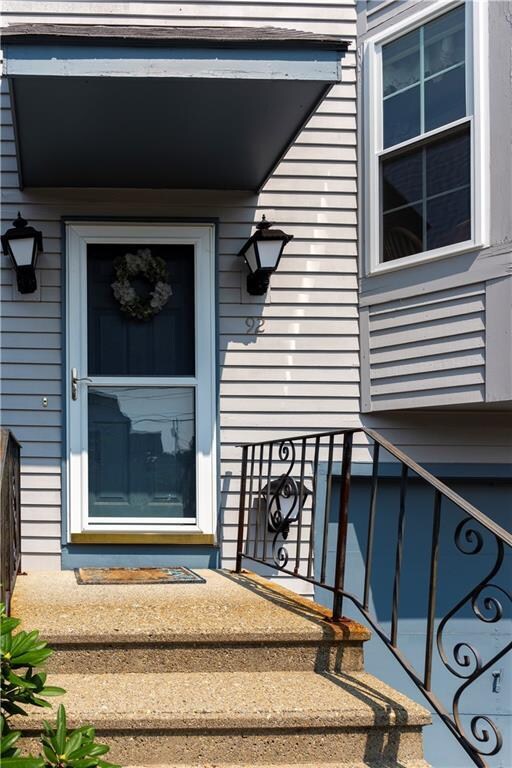 565 Quaker Ln unit 92, West Warwick, RI 02893 - photo 3