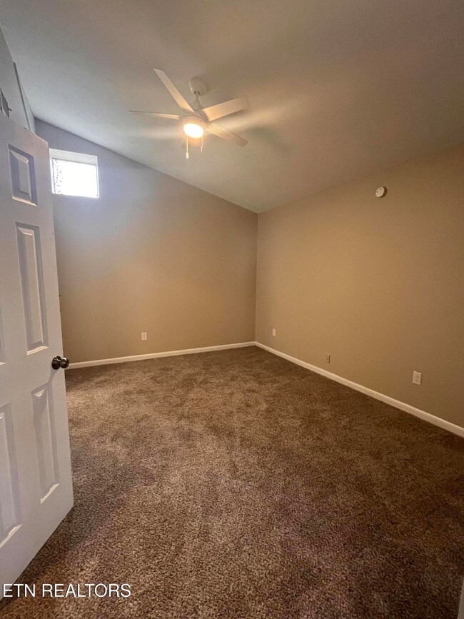 7666 Chatham Cir NW, Knoxville, TN 37909 - photo 7