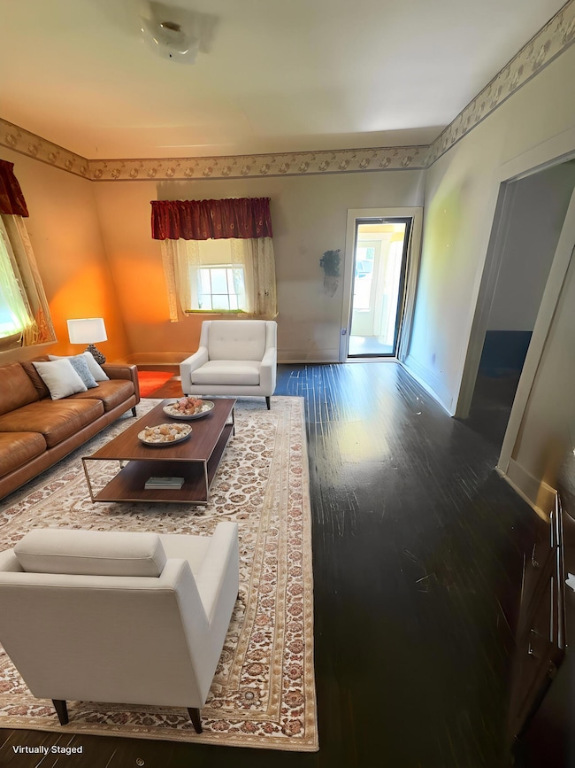 IMG_1127 - Living Room - Standard - 1