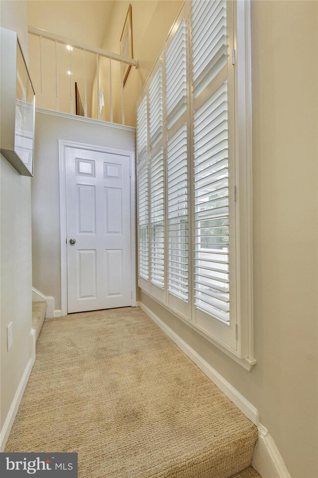 5822 Linden Square Ct, Rockville, MD 20852 - photo 4