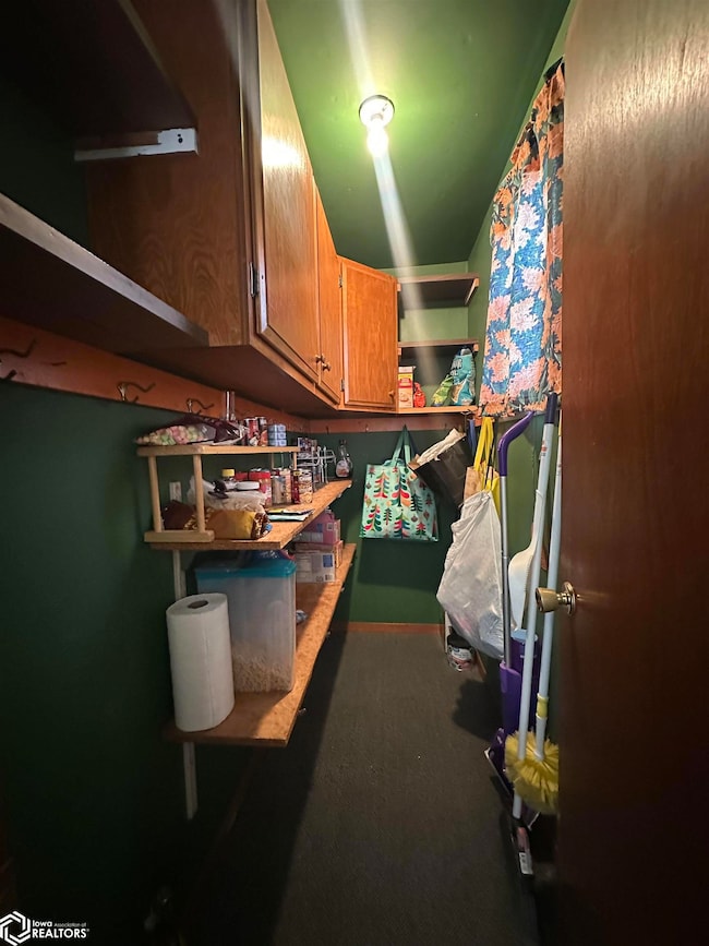 530 Washington St, Wapello, IA 52653 - photo 7