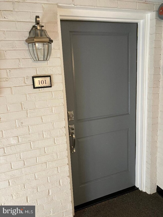 2005 Allen Place NW unit 101, Washington, DC 20009 - photo 3