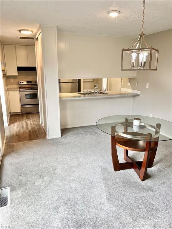 Nice sized dining room with look-thru to the kitch