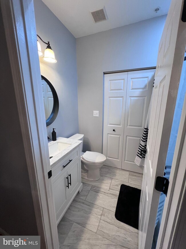 7415 Hindon Cir unit CIR303, Windsor Mill, MD 21244 - photo 6