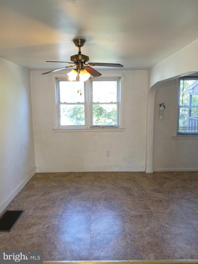 1165 Oakwood Dr, Glenolden, PA 19036 - photo 6