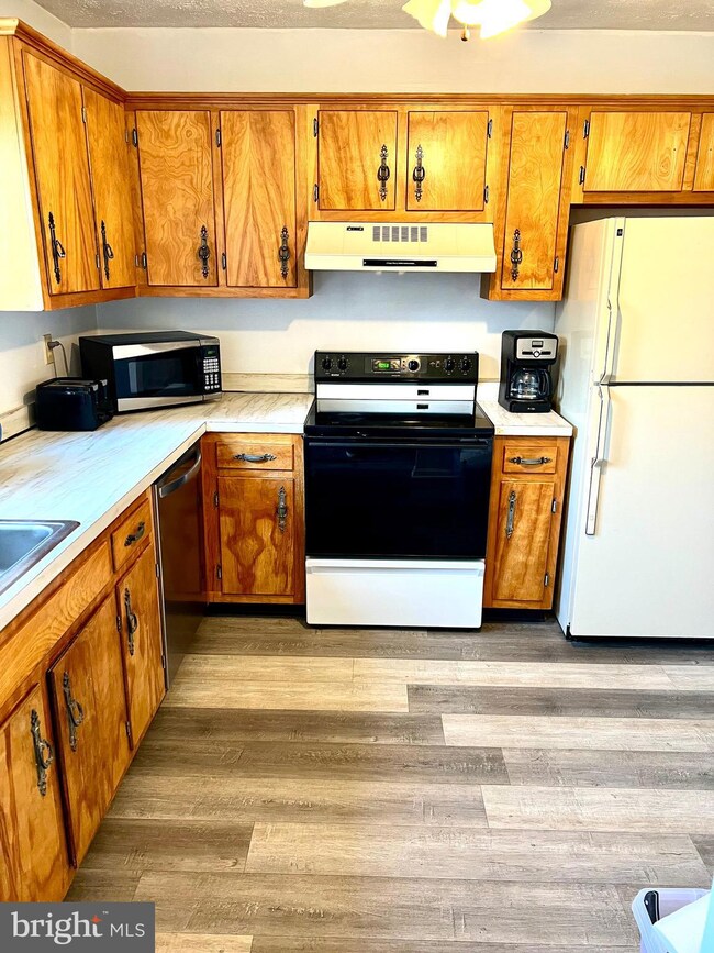 23326 Red Oak Ct, California, MD 20619 - photo 2