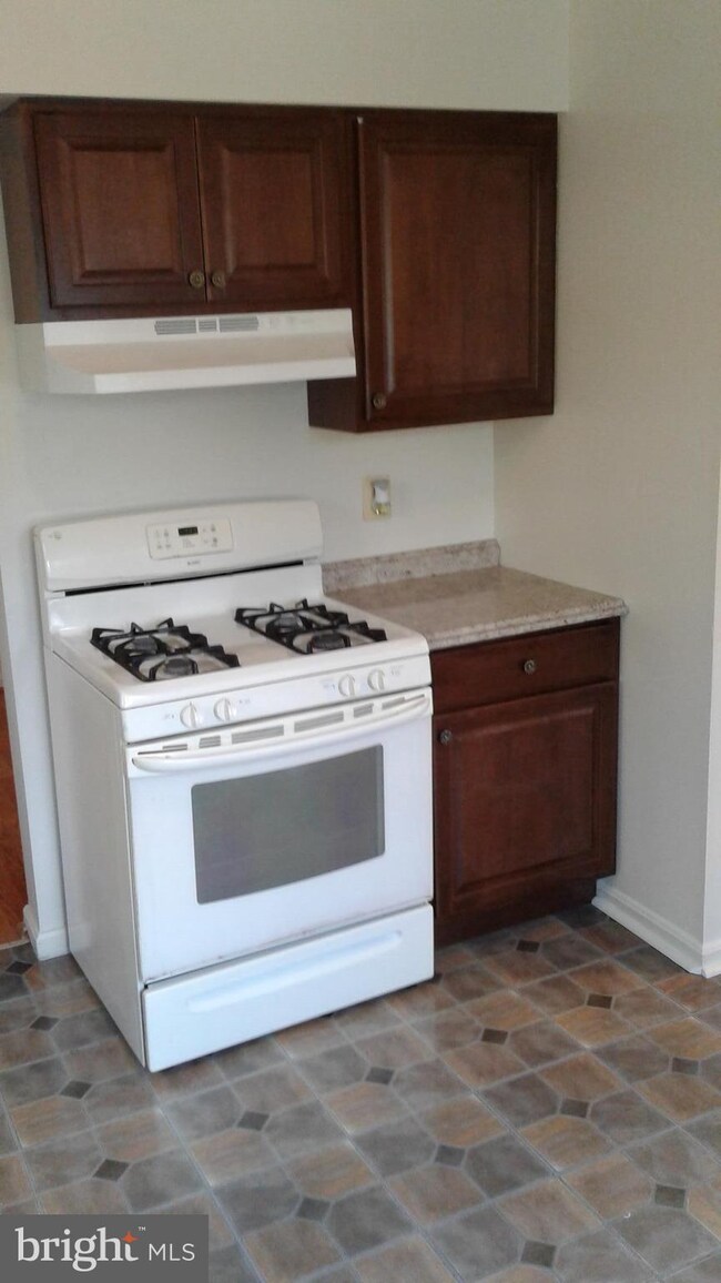 6809 Central Hills Ct, Hyattsville, MD 20785 - photo 6