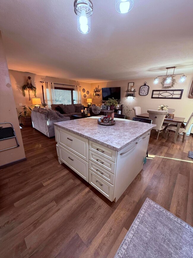 605 N Edgerton St, Mitchell, SD 57301 - photo 7