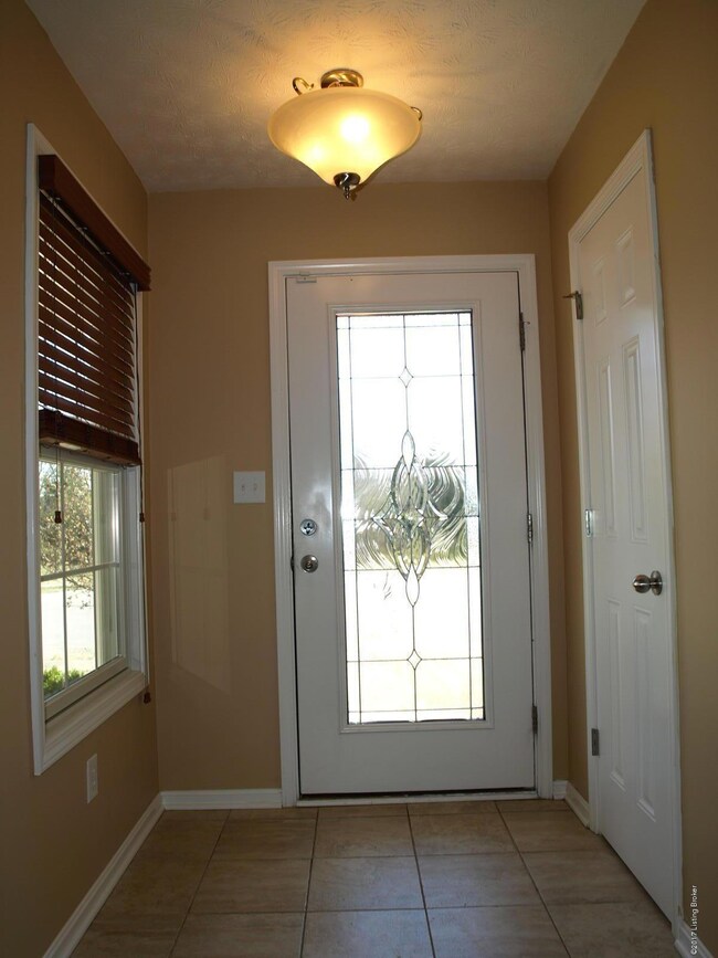 9015 Teak Dr, Louisville, KY 40228 - photo 7