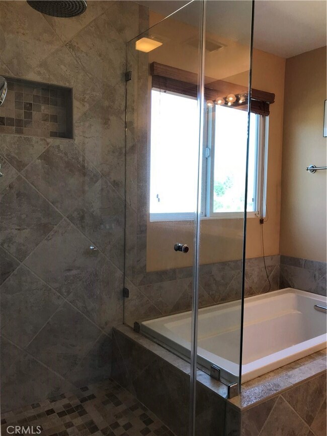 upstairs master tub and shower