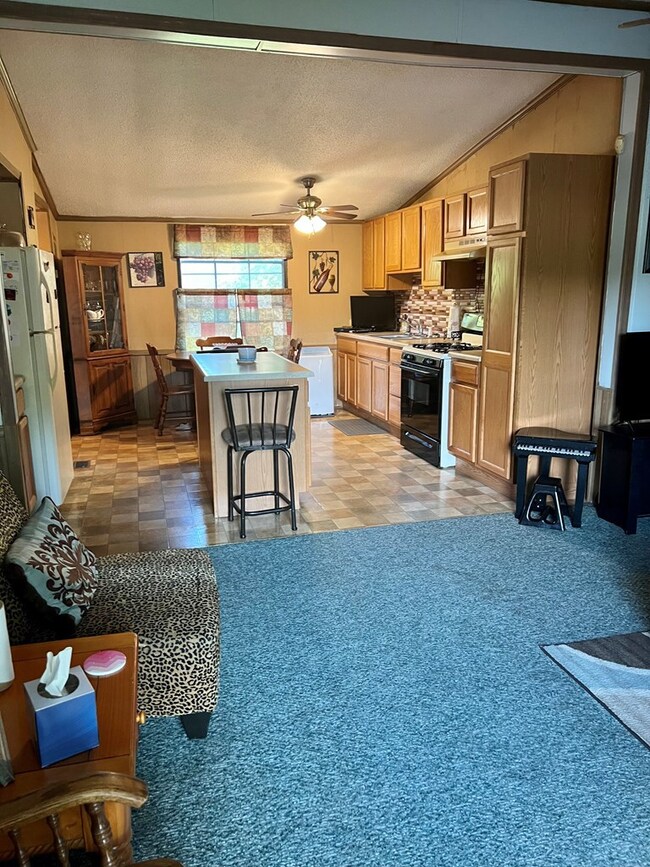 612 Colonette Dr, Hopkinsville, KY 42240 - photo 2