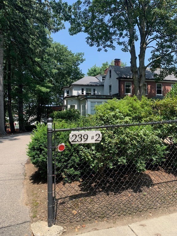239 Walnut St unit 2, Brookline, MA 02445 - photo 2