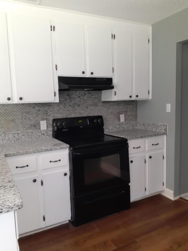 207 Forrest Pkwy, Crestview, FL 32539 - photo 2