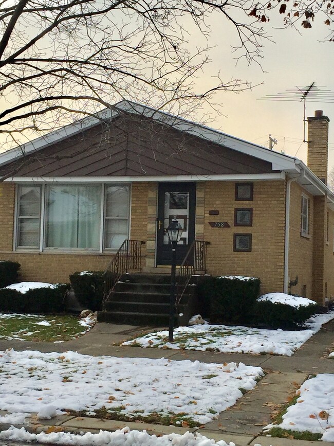 758 Newcastle Ave, Westchester, IL 60154 - photo 3