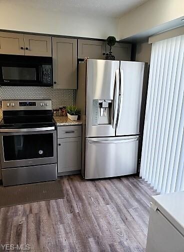 High end stainless steel appliances included. The glass sliding door allows for healthy natural light.