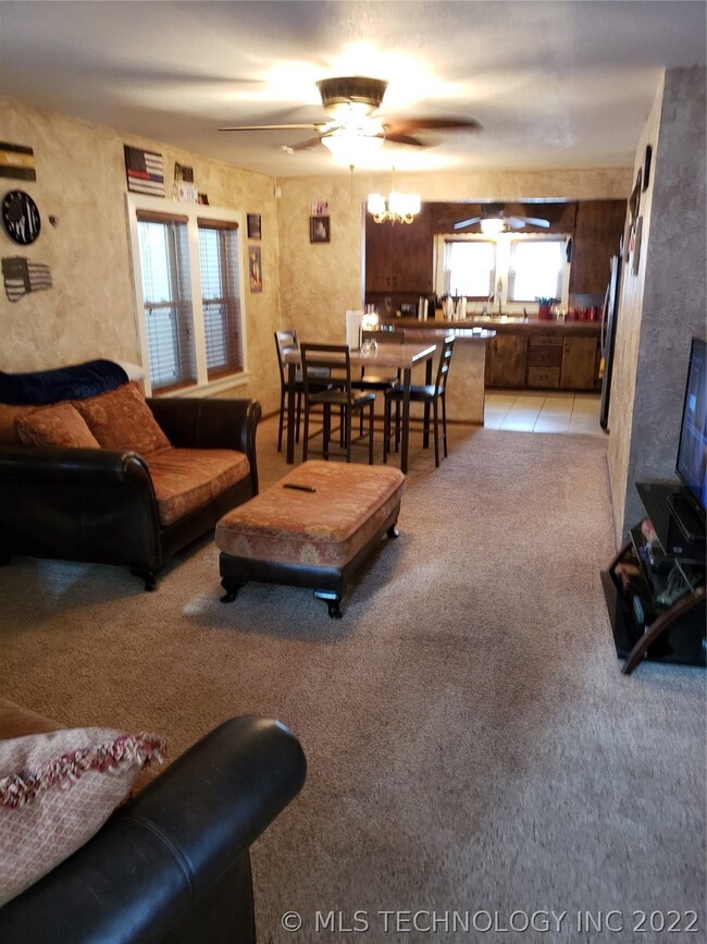 215 S 3rd St, Eufaula, OK 74432 - photo 5