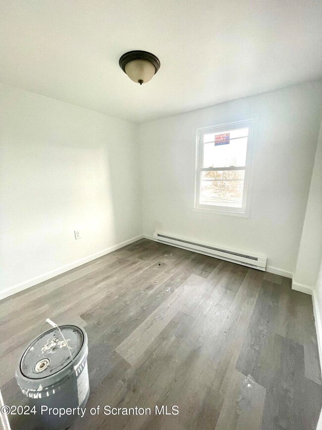 347 Roberts Ct, Scranton, PA 18504 - photo 5