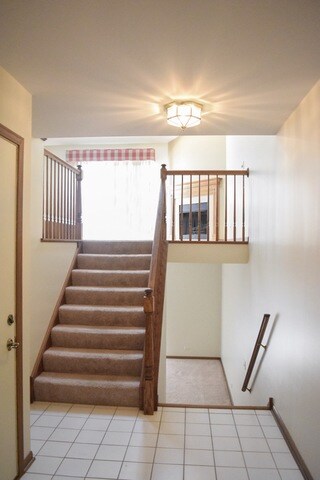 978 Viewpoint Dr, Lake In the Hills, IL 60156 - photo 2