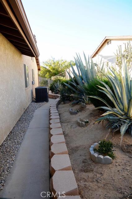 13766 Woodbine Dr, Victorville, CA 92395 - photo 5